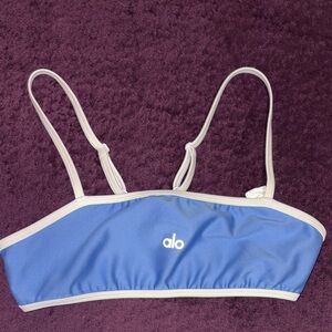 ALO Yoga Airlift Charged bra Crystal blue and white